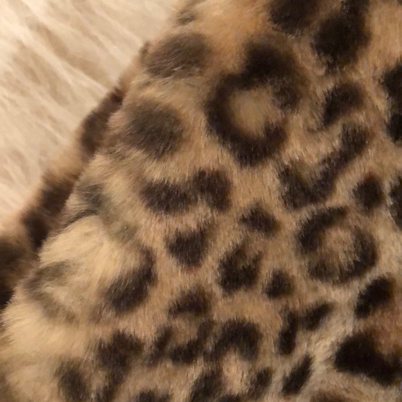 Leopard Faux Fur Shrug Wrap Scarf - Picture 6 of 8
